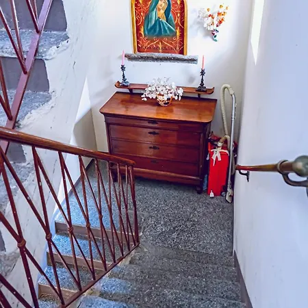 Bello Lake Como Brunate 公寓